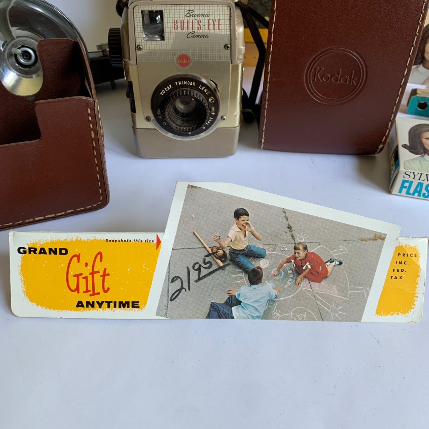 Kodak Brownie Bulls-Eye Camera Outfit In Box Flash Bulbs Leather Case
