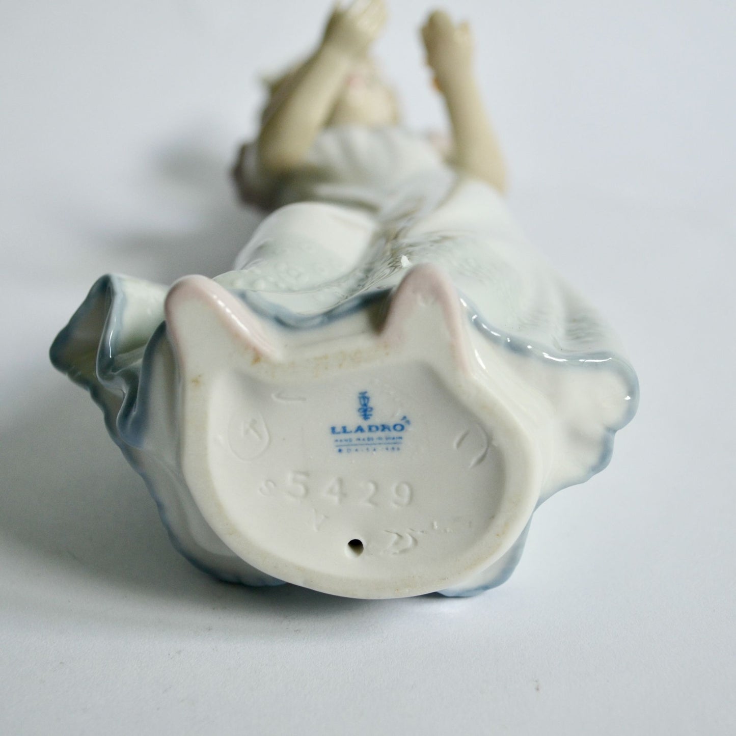 Lladro Happy Birthday Girl 5429 READ