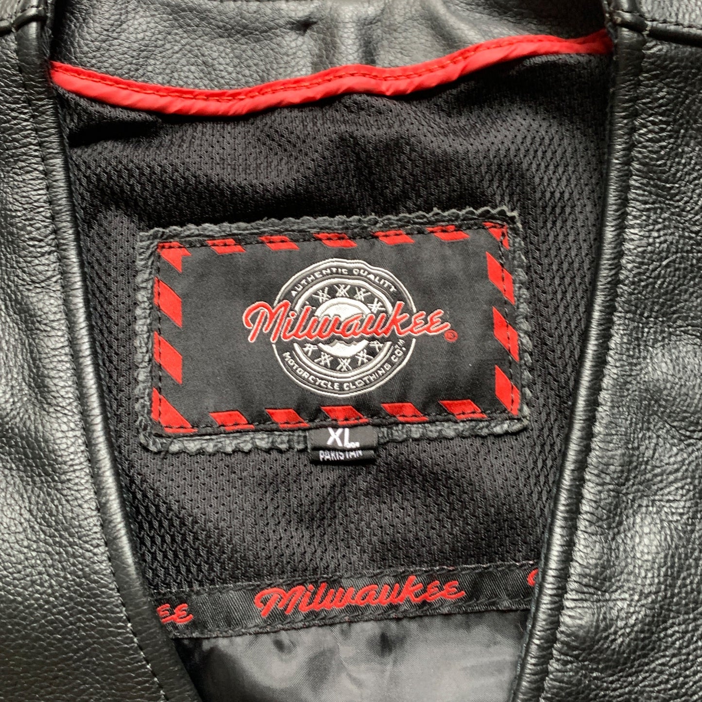 Milwaukee Women's Black Leather Motorcycle Vest XL Patches