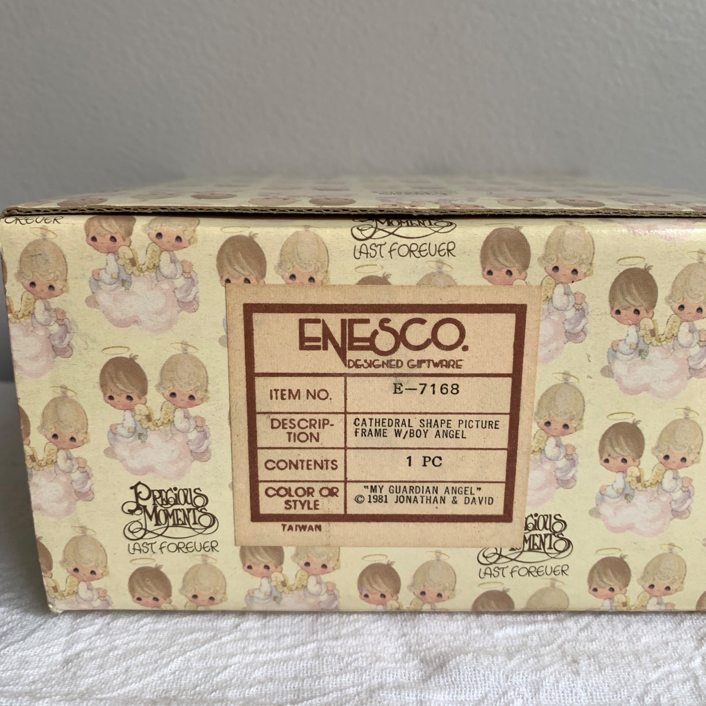 Precious Moments E-7168 1981 Cathedral Shape Picture Frame w/ Boy Angel