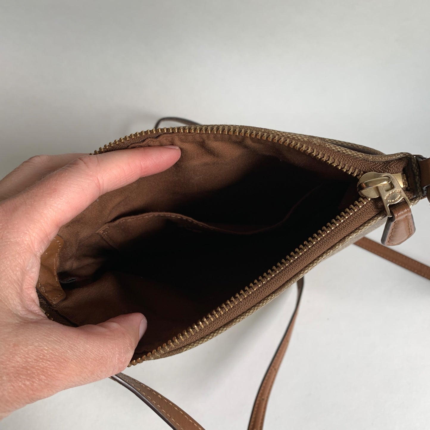 Coach Swingpack Signature Brown Tan Crossbody Bag F58309