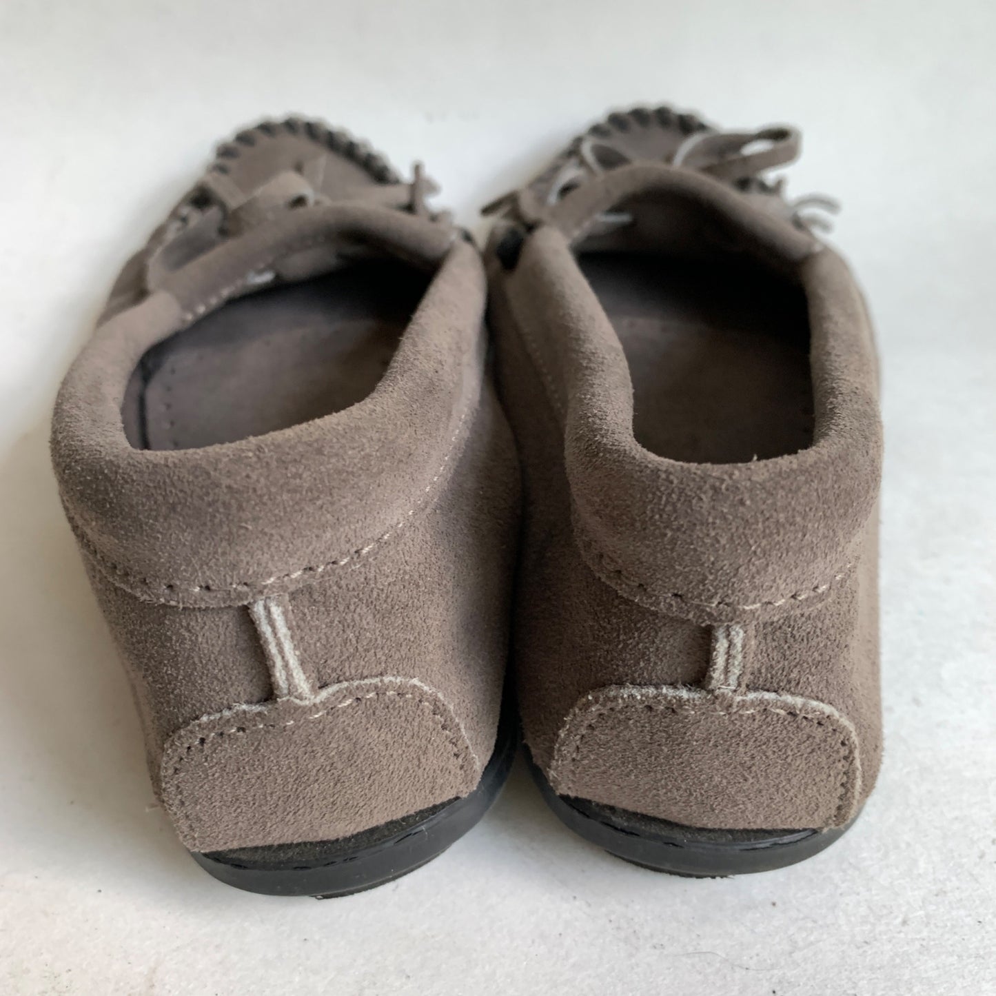 Minnetonka Gray Leather Moccasin Shoes Women's Size 6 Fringe