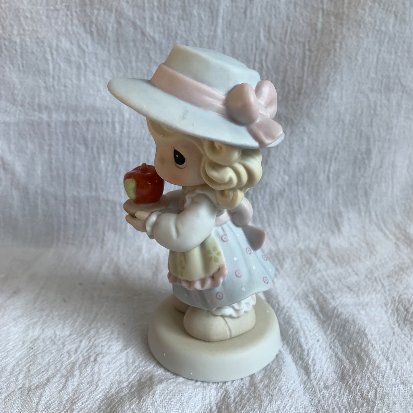 Precious Moments 115915 You Are the Apple of My Eye Figurine In Box