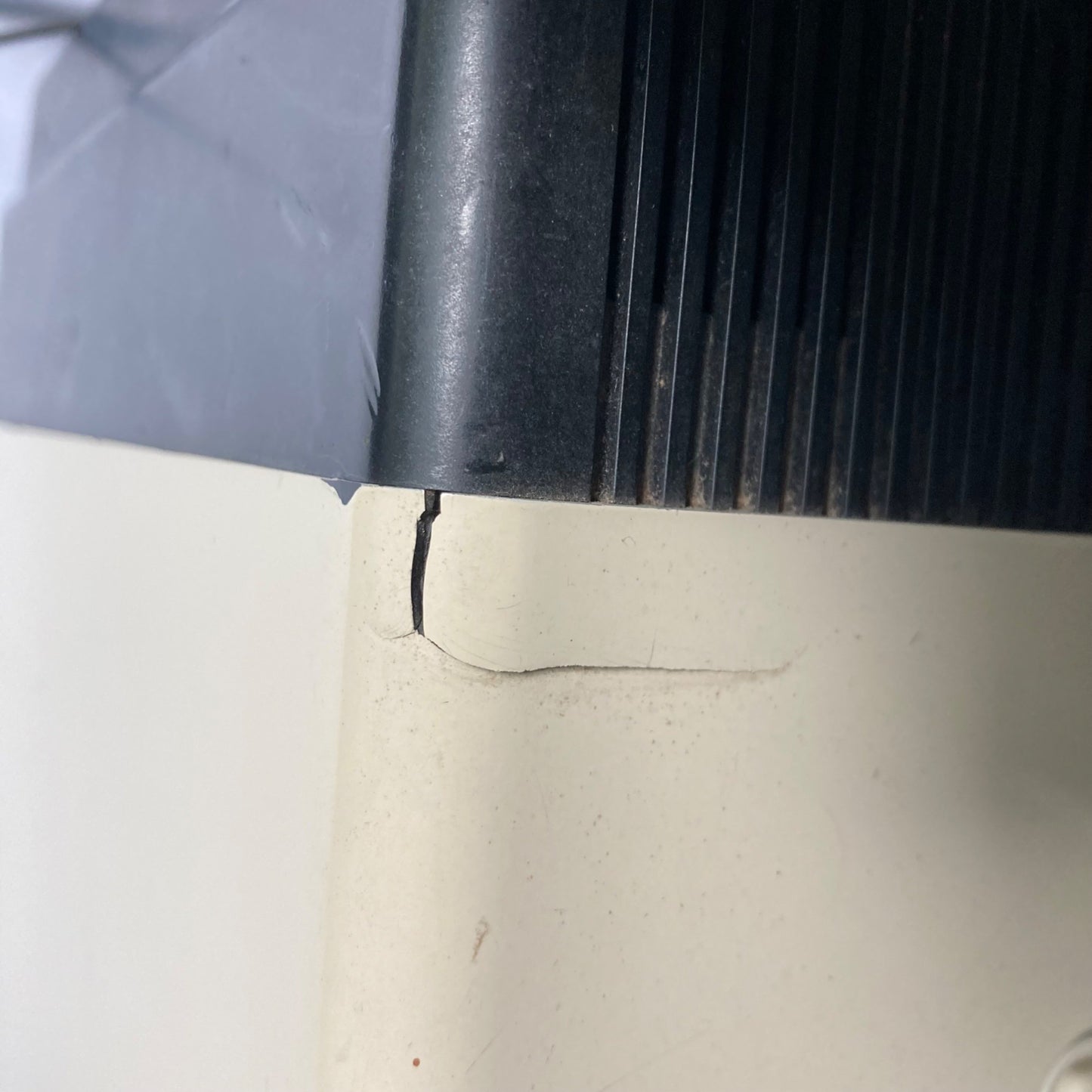 Vintage 1980s RCA XL100 Color Television 9" Portable AC/DC TV