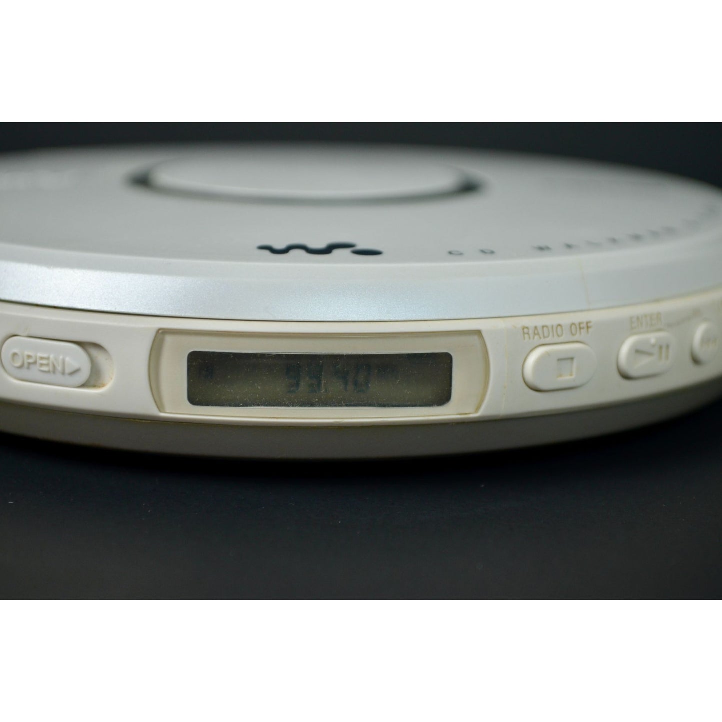 Sony CD Walkman FM/AM Radio D-FJ041 READ DESCRIPTION