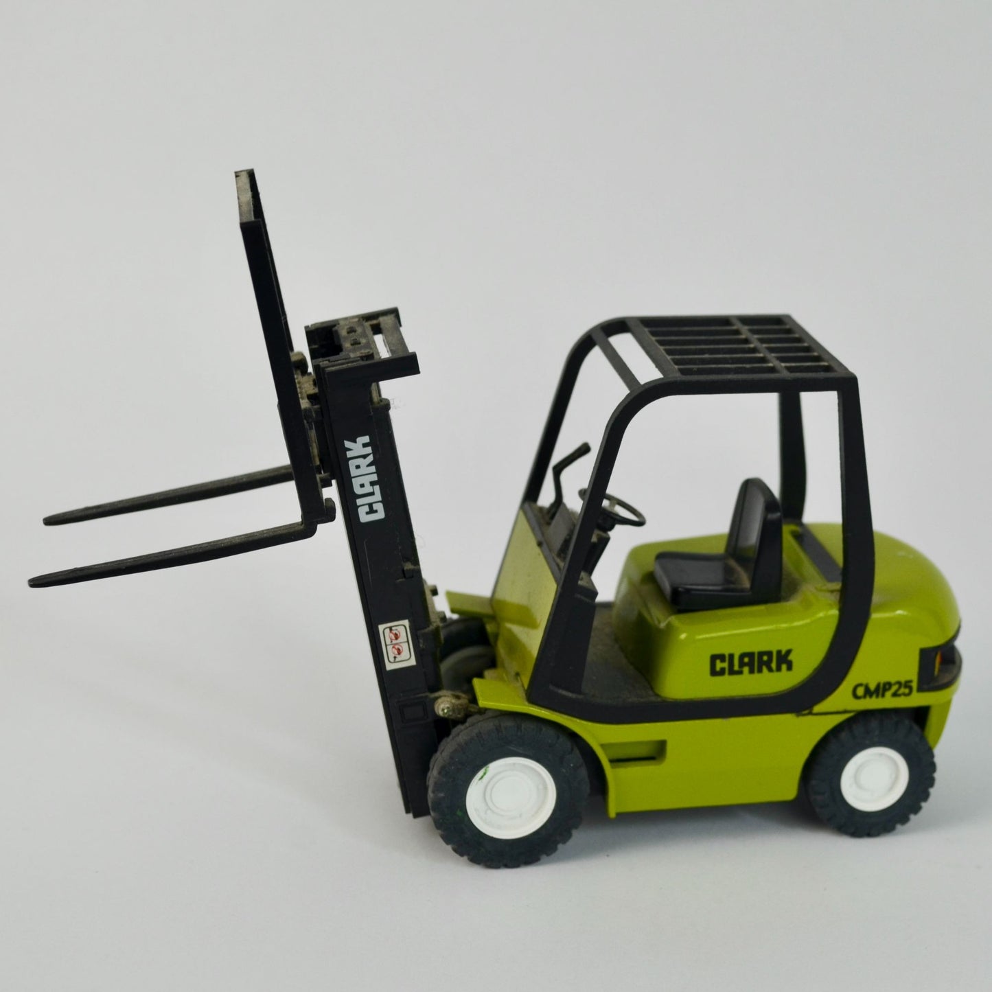 Clark CMP25 Diecast Forklift 1/20 Scale Toy Equipment