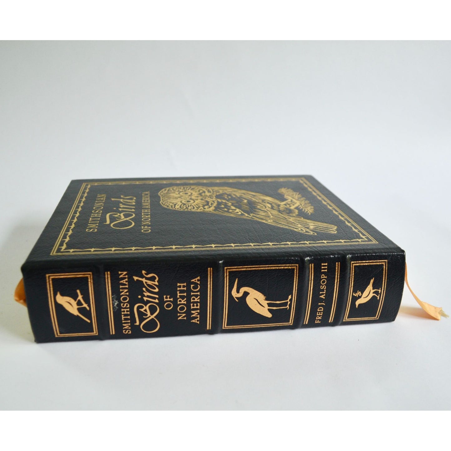 2001 Smithsonian Birds of North America Hardcover Book Gold Tip Pages