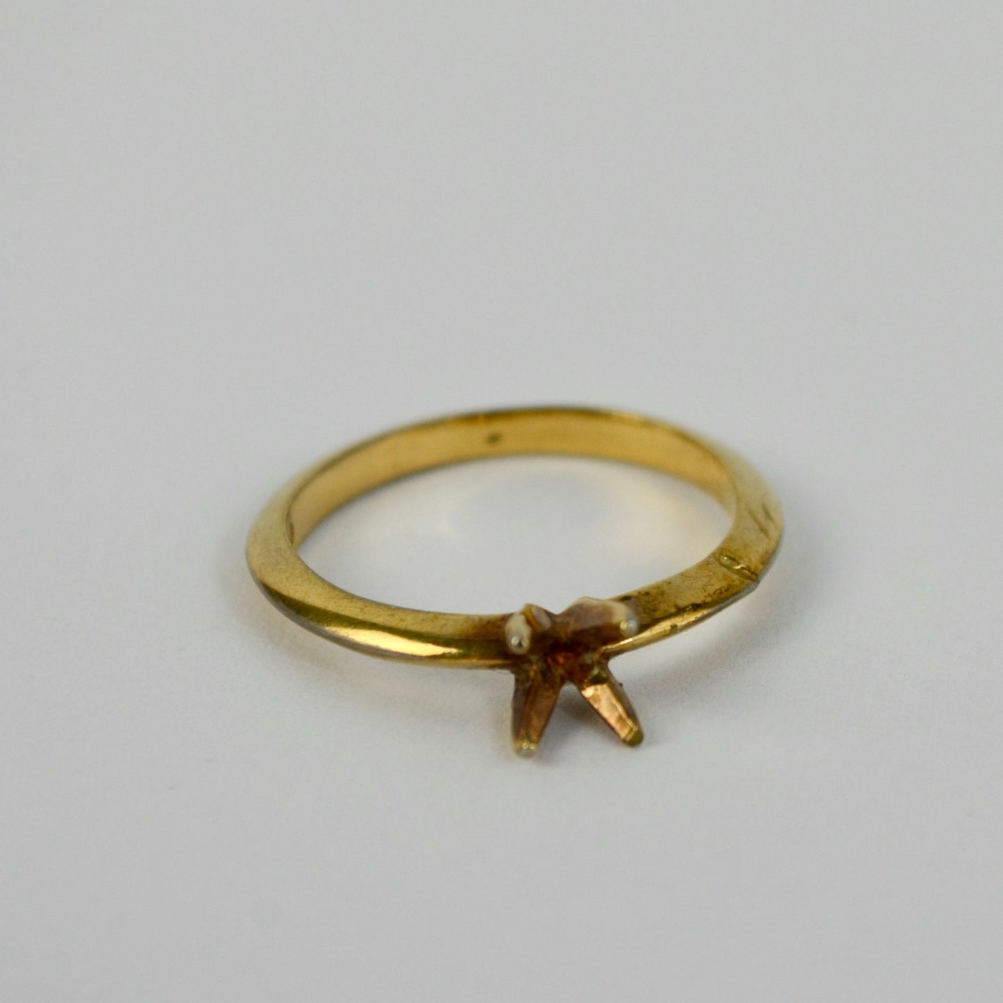 Empty Gold Toned Ring with Damage Korea B C
