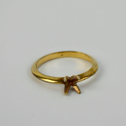 Empty Gold Toned Ring with Damage Korea B C