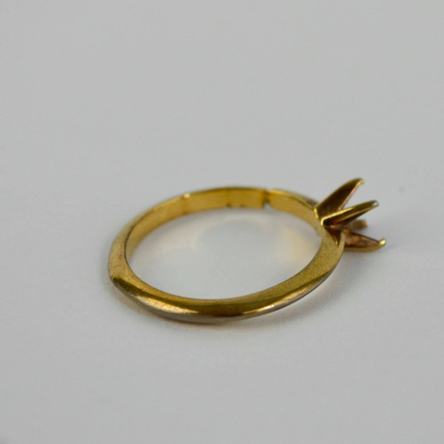 Empty Gold Toned Ring with Damage Korea B C