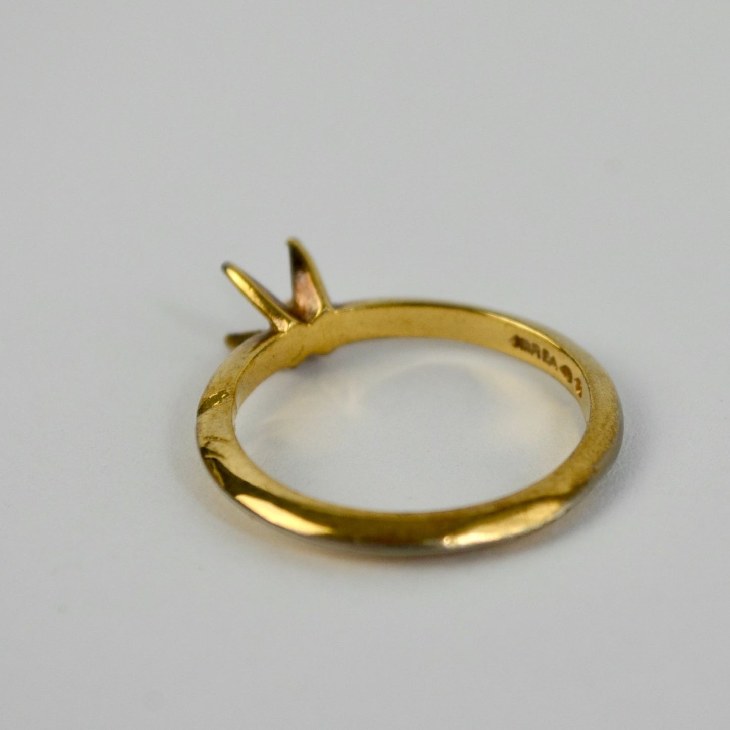 Empty Gold Toned Ring with Damage Korea B C