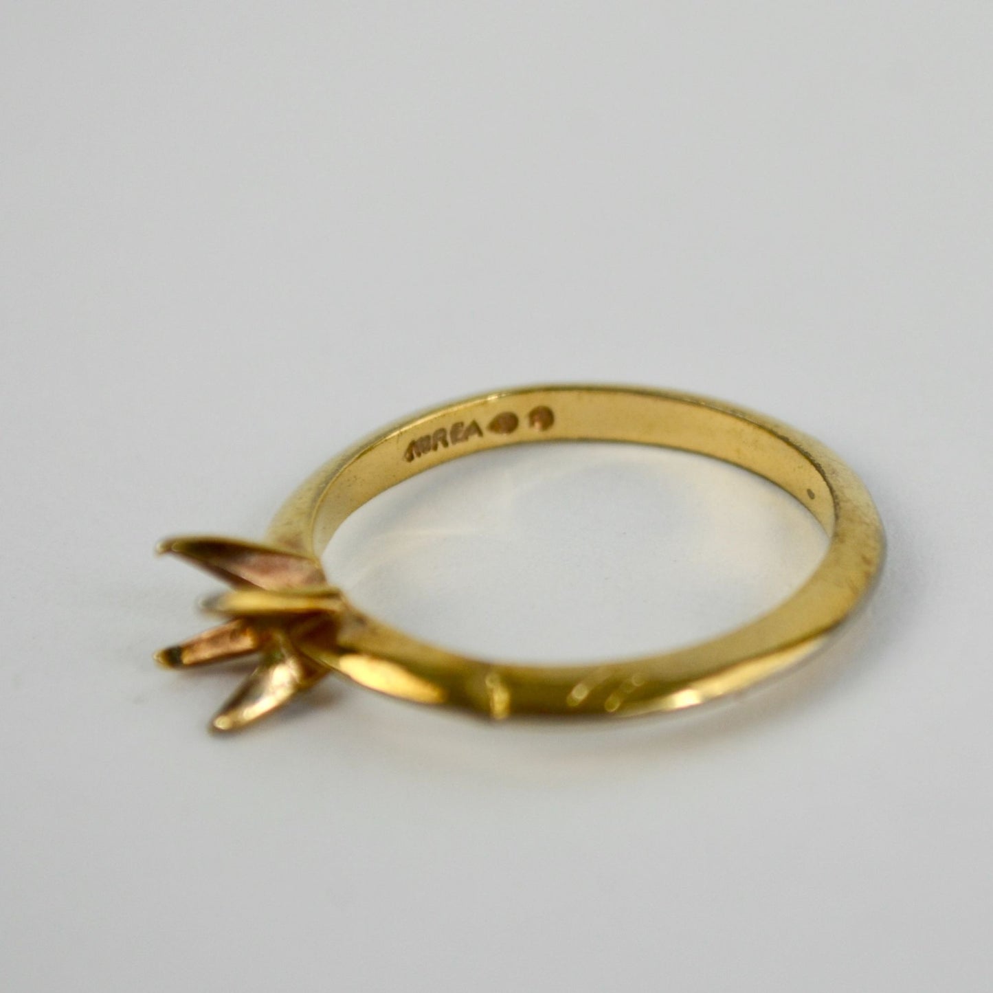 Empty Gold Toned Ring with Damage Korea B C