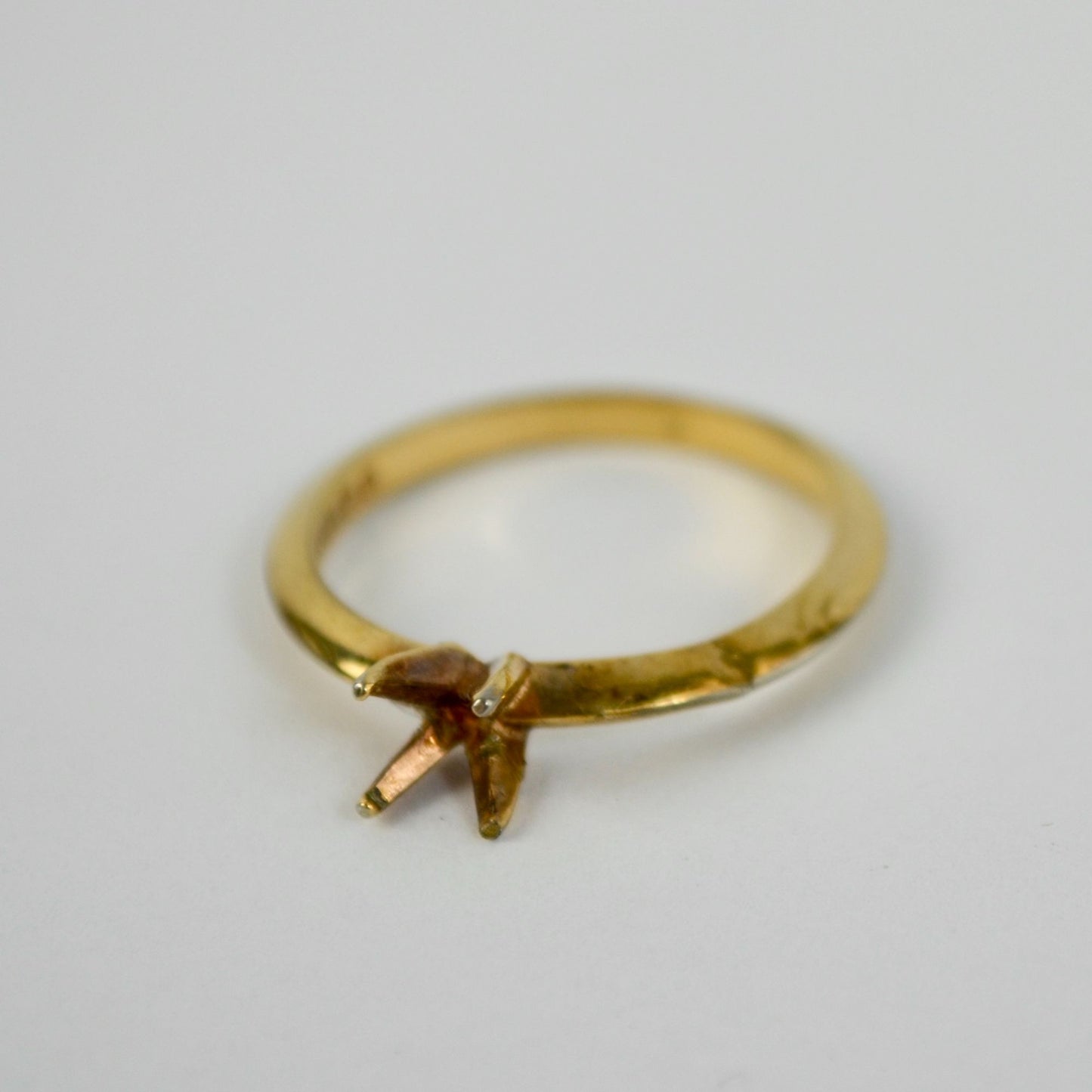 Empty Gold Toned Ring with Damage Korea B C
