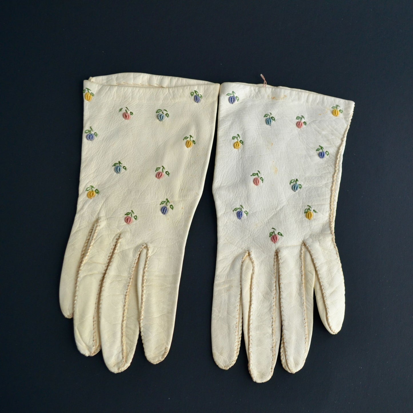Vintage 1950s? Women's Girls Leather Floral Embroidered Gloves