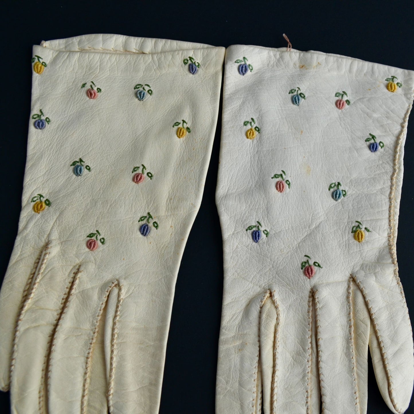 Vintage 1950s? Women's Girls Leather Floral Embroidered Gloves