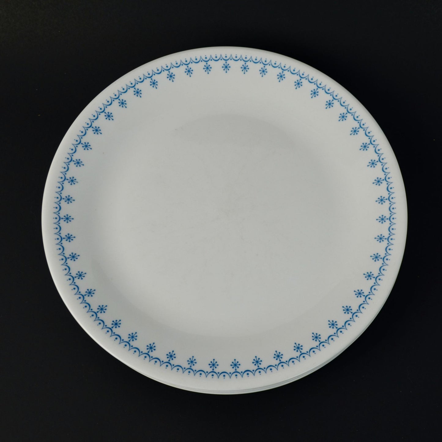Corelle Snowflake Blue Garland Dinner Plates Lot of 9 Vintage