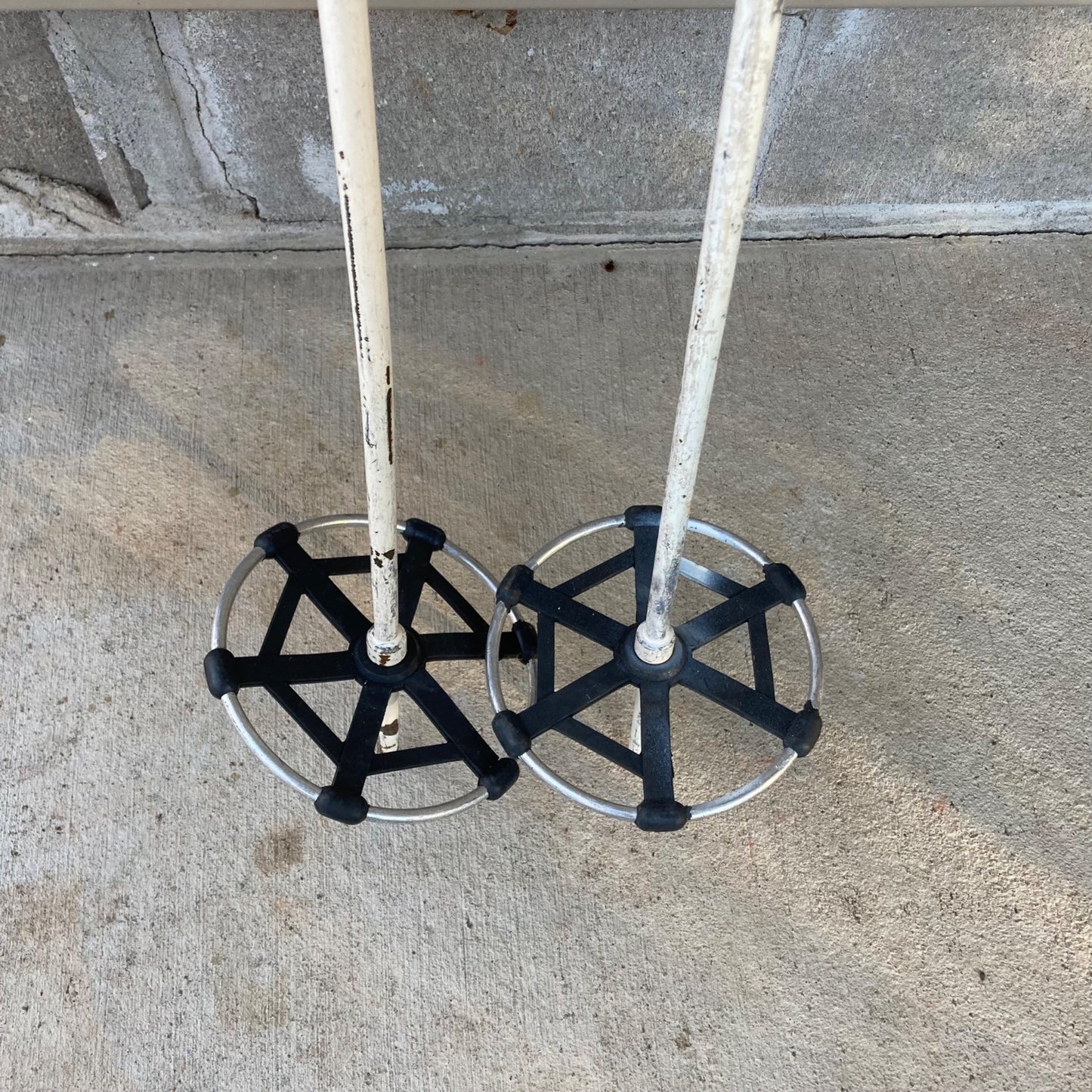 Vintage 1978 U.S. Military Cross Country Ski Poles Army Large Baskets 135 cm