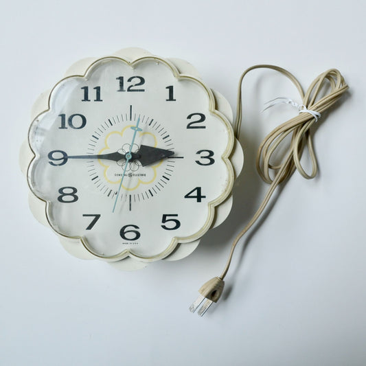 GE General Electric Clock Model 2150 Daisy 1970's Vintage Electric 7 inch
