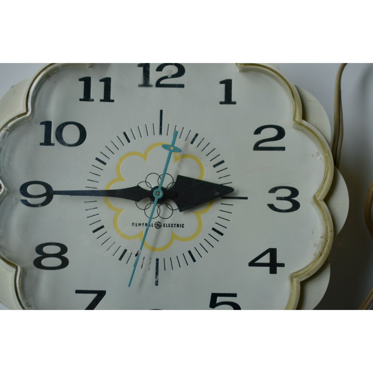 GE General Electric Clock Model 2150 Daisy 1970's Vintage Electric 7 inch