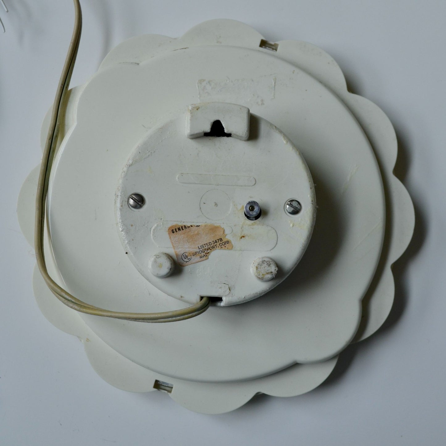 GE General Electric Clock Model 2150 Daisy 1970's Vintage Electric 7 inch