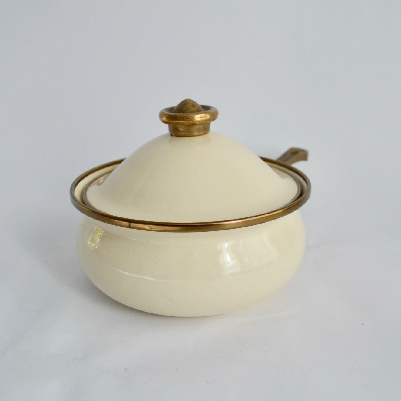 La Cuisine Gailstyne Sutton Enamel Cookware Lidded Pan Cream Gold