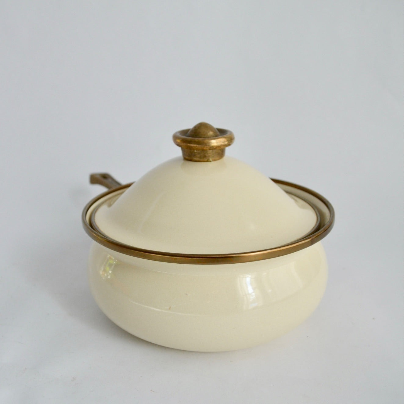 La Cuisine Gailstyne Sutton Enamel Cookware Lidded Pan Cream Gold