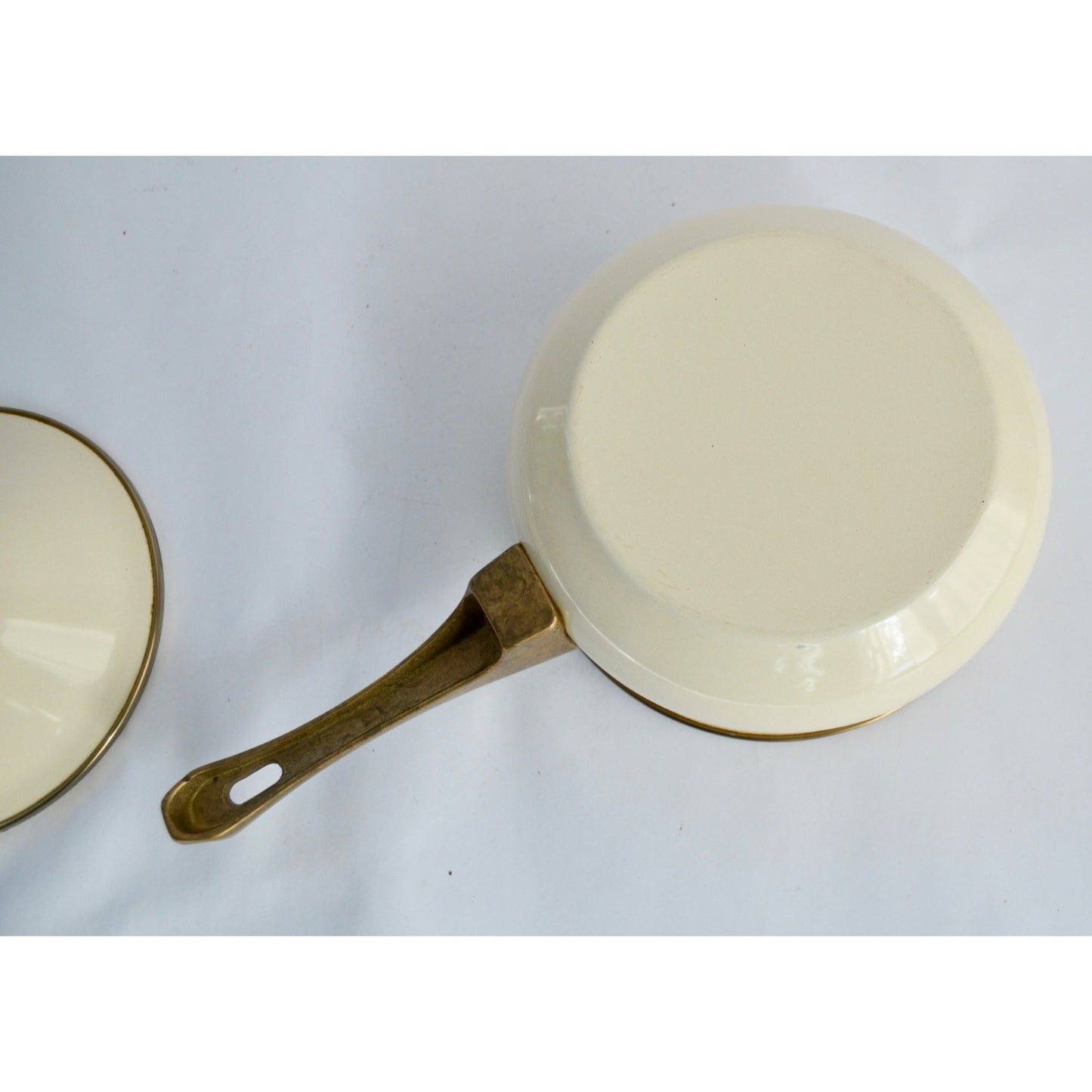 La Cuisine Gailstyne Sutton Enamel Cookware Lidded Pan Cream Gold