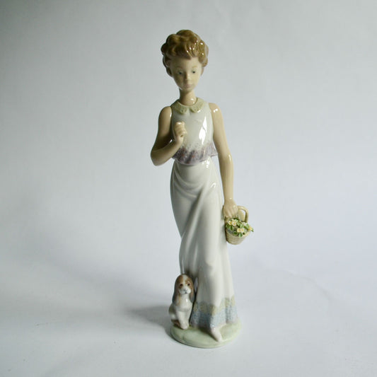 Lladro 7617 Garden Classic Missing Umbrella Figurine Woman