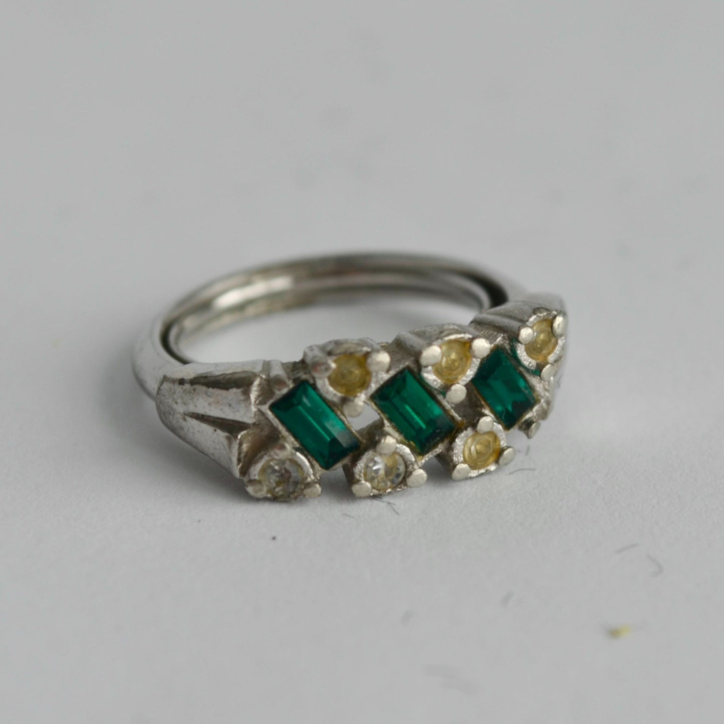 Avon Vintage Ring Silver Green White CZ Size 5.5