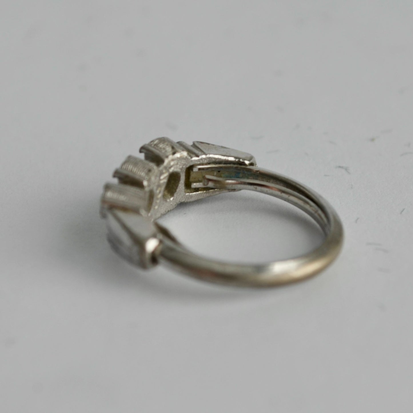 Avon Vintage Ring Silver Green White CZ Size 5.5