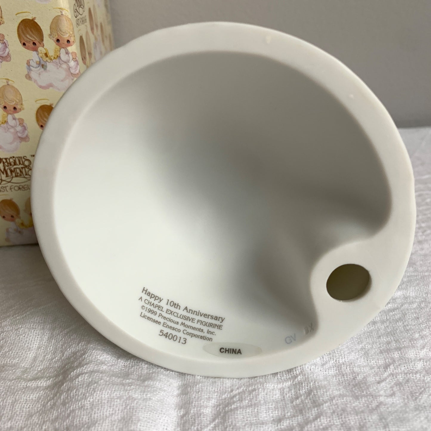 Precious Moments 540013 Happy 10th Anniversary Figurine Chapel Exclusive