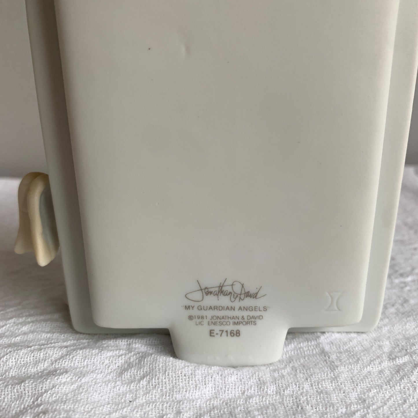 Precious Moments E-7168 1981 Cathedral Shape Picture Frame w/ Boy Angel