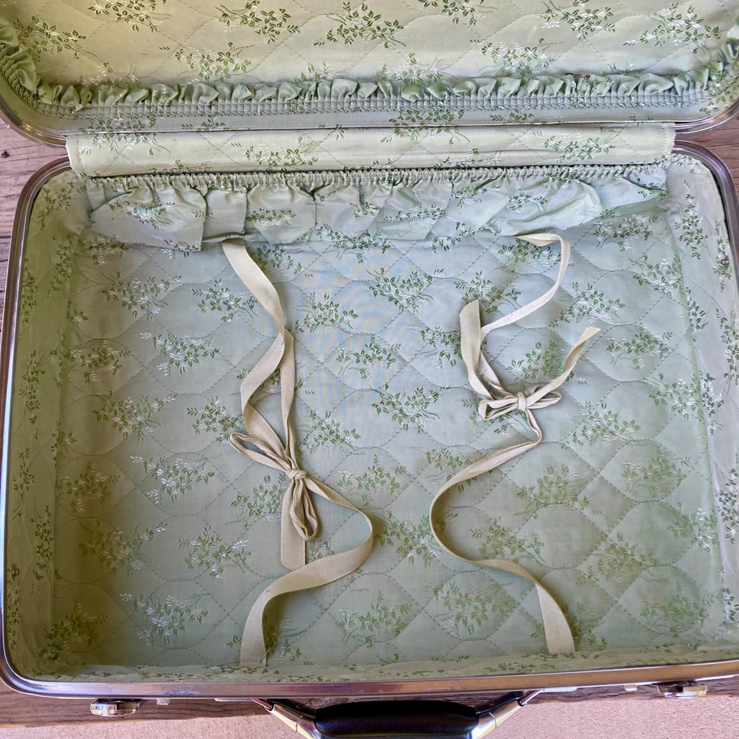 Set 2 Vintage American Tourist Tiara Suitcases Green Hard Shell Luggage NO KEY