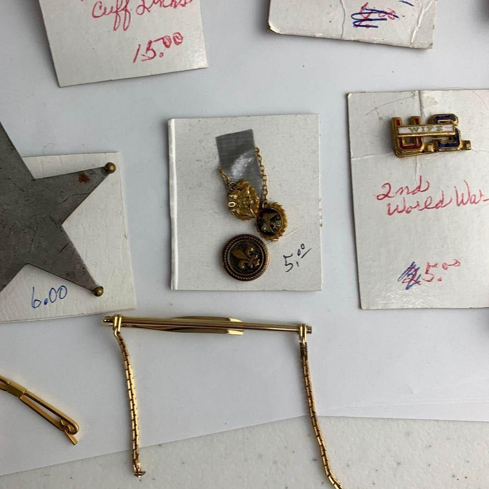 Large Lot Vintage Men’s Tie Clips Cuff Links Etc.