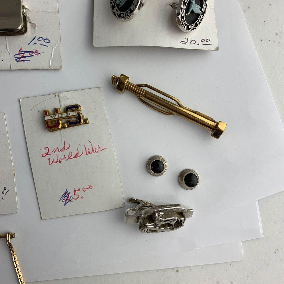 Large Lot Vintage Men’s Tie Clips Cuff Links Etc.