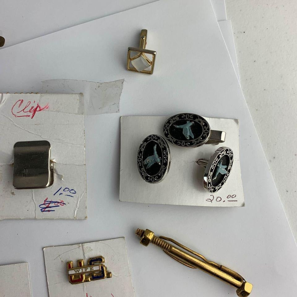 Large Lot Vintage Men’s Tie Clips Cuff Links Etc.