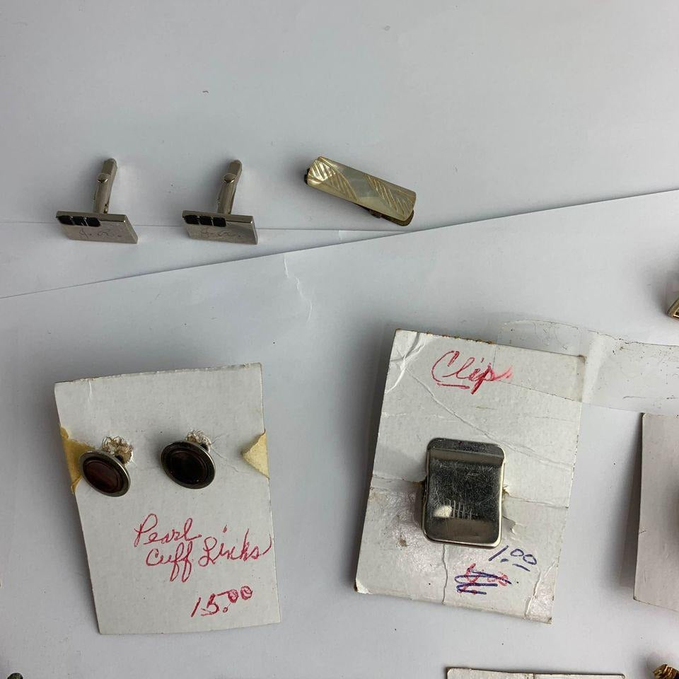 Large Lot Vintage Men’s Tie Clips Cuff Links Etc.