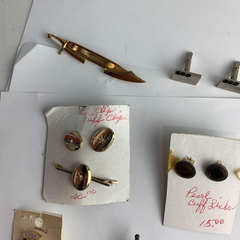 Large Lot Vintage Men’s Tie Clips Cuff Links Etc.