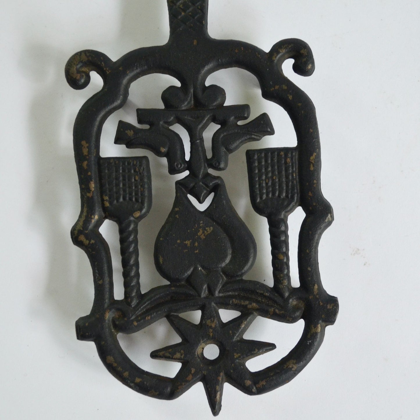 Wilton Cast Iron Trivet Vintage Hearts Birds