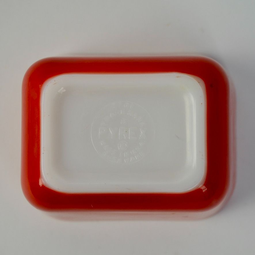 Pyrex 0501 Red Fridgie With Lid Refrigerator Dish