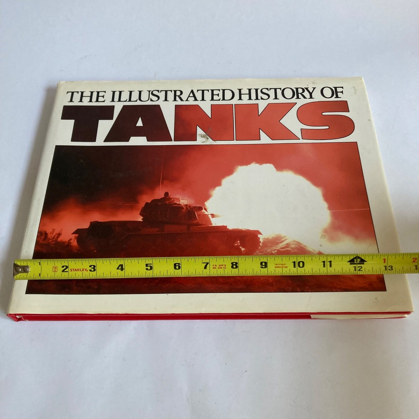The Illustrated History of Tanks Vintage 1989 Book by Lightbody/Poyer Pictorial