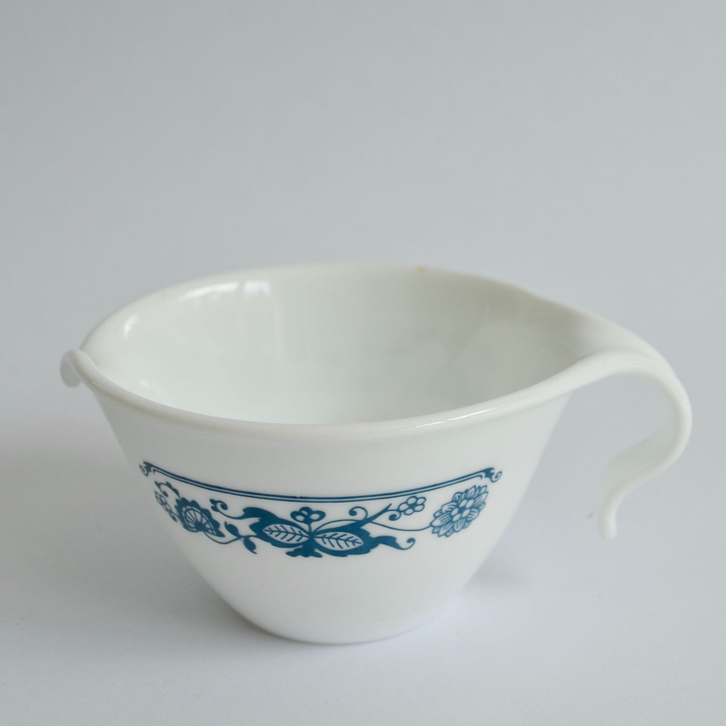 Corelle Old Town Blue Onion Creamer Hook Handle