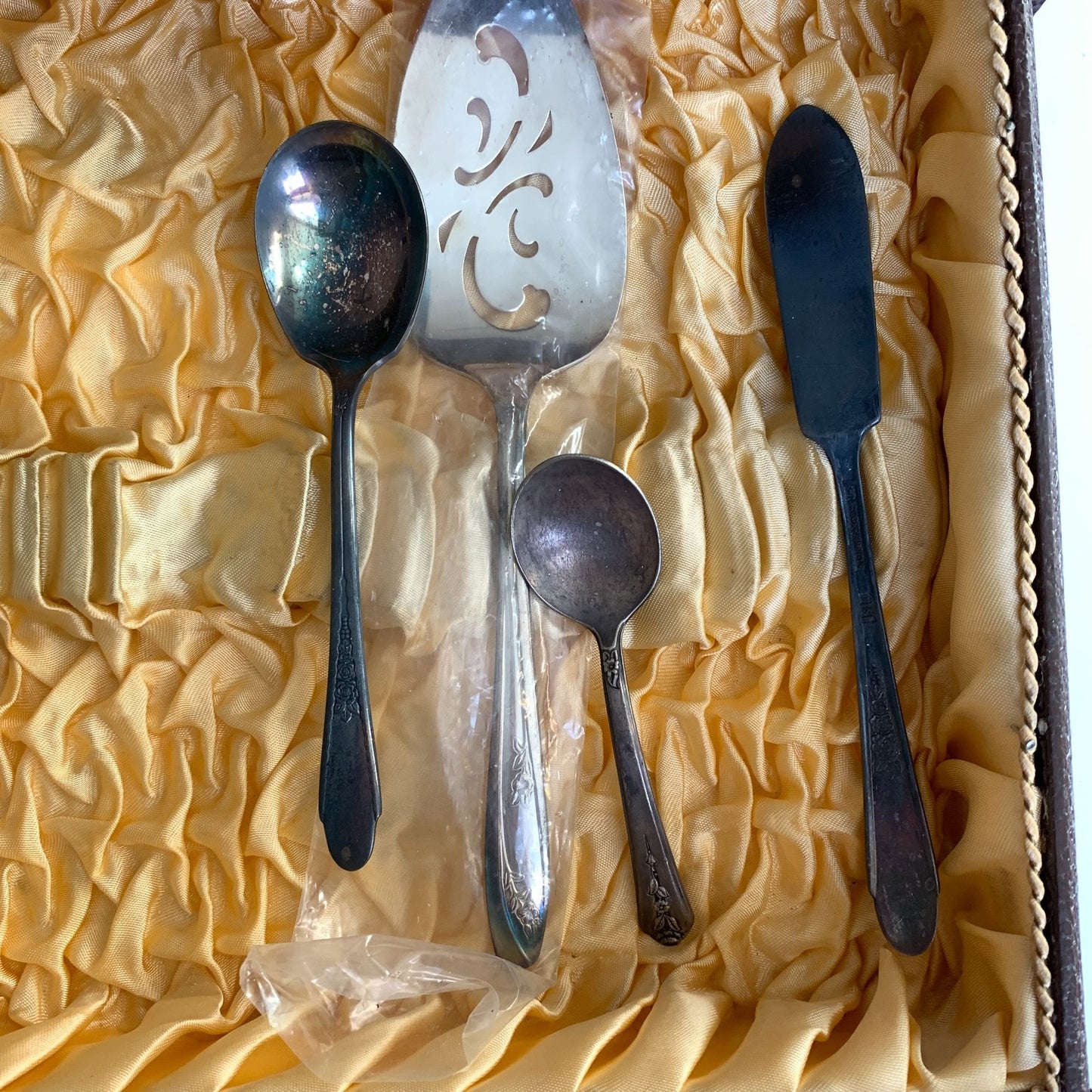 Vintage WM Rogers International Silver Gardenia Set in Box