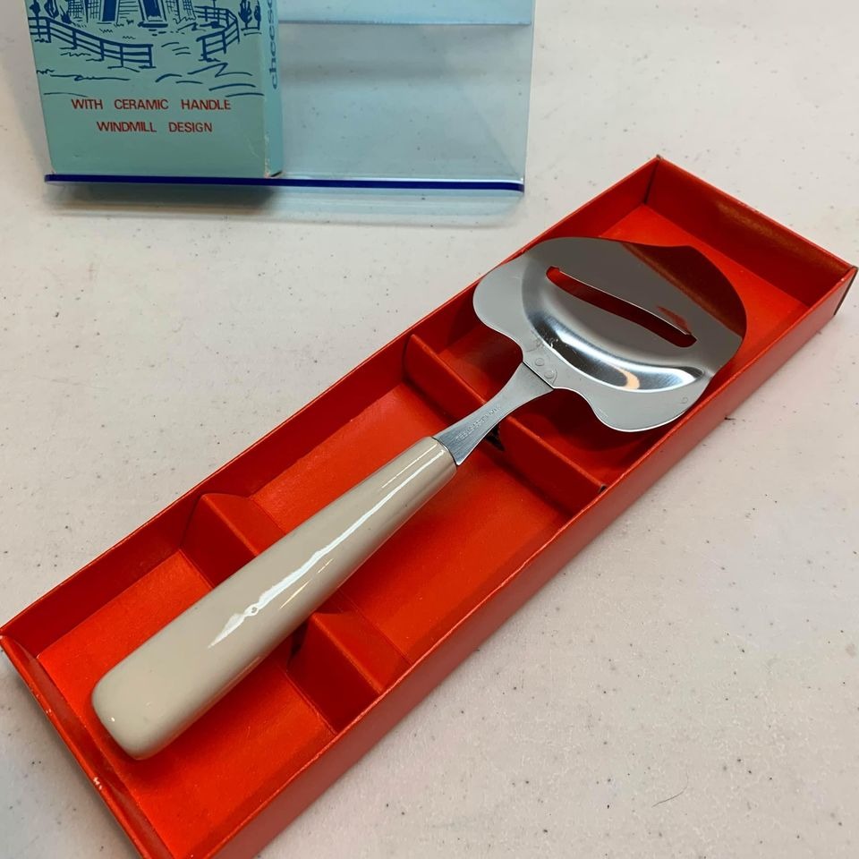 Vintage Kaasschaaf Cheese Slicer Windmill Design Stainless Steel Ceramic Handle