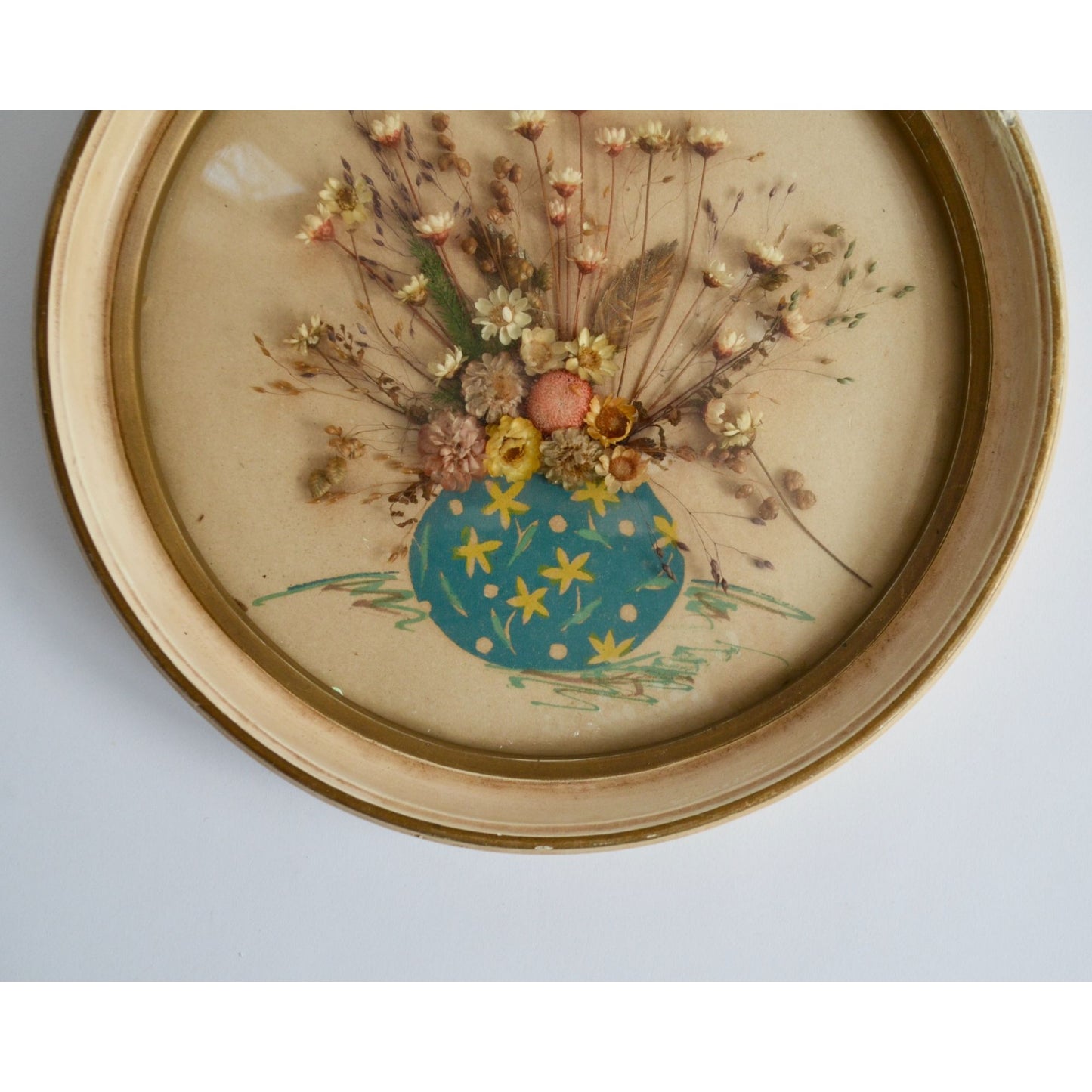 Vintage Dried Floral Bouquet in Round Frame with Rounded Bubble Glass Convex Dome