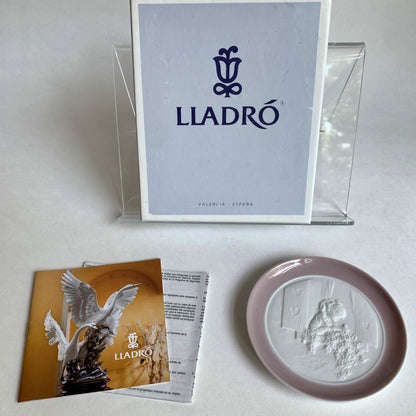 Lladro 5998 Looking Out Girl with Flowers Mini Plate WITH BOX AND PAPERS