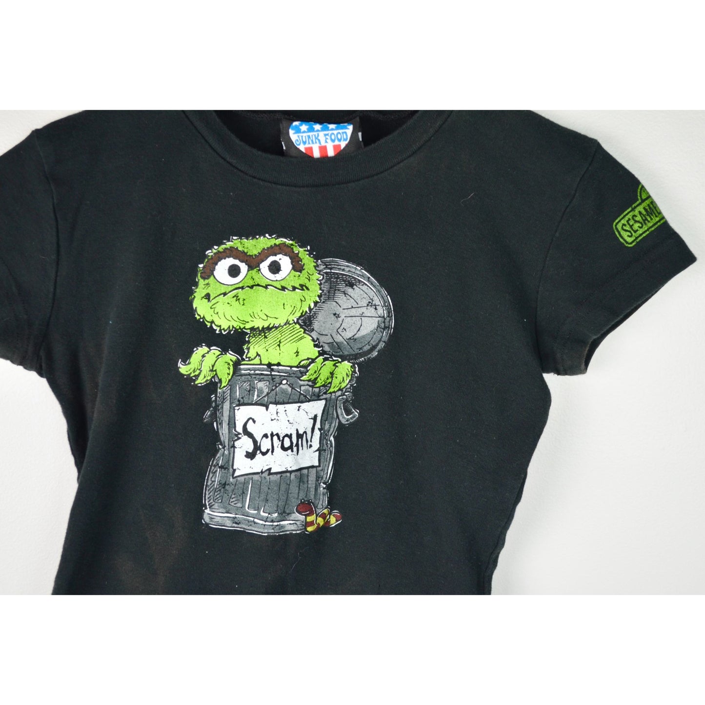 Junk Food Oscar the Grouch Scram Vintage Junior's Small Black Tee