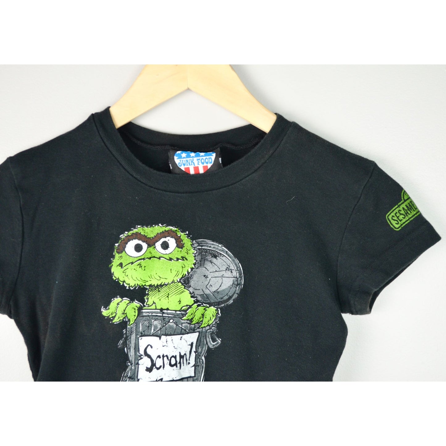 Junk Food Oscar the Grouch Scram Vintage Junior's Small Black Tee