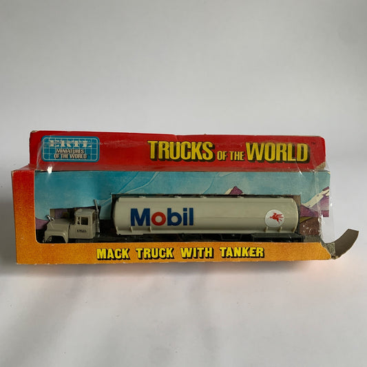 Ertl Trucks of the World Mack Truck Mobil with Tanker Vintage