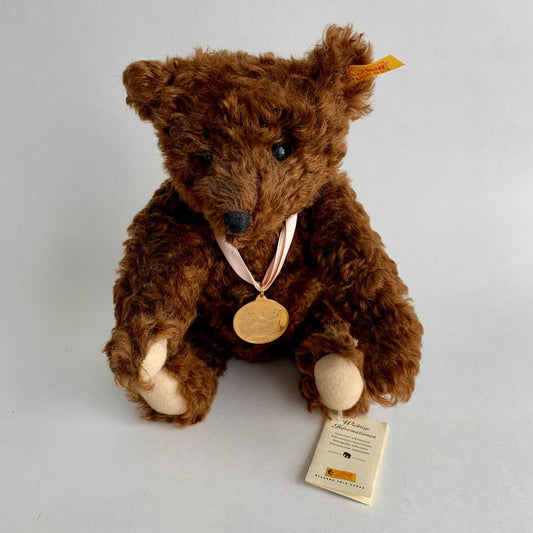 Steiff Bear of the Year 2005 with Medallion and Tags